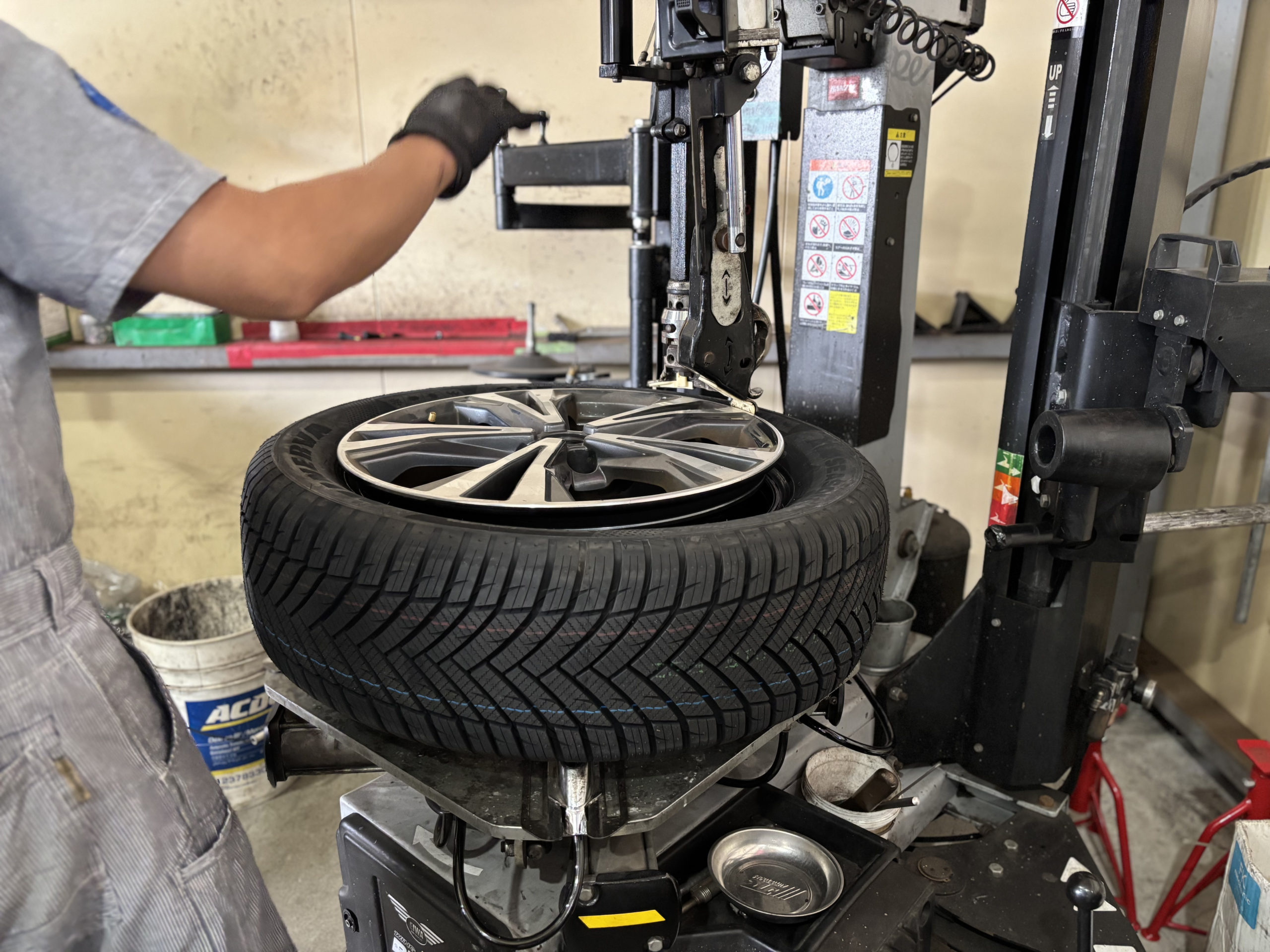 タイヤ交換></p>
<div style=